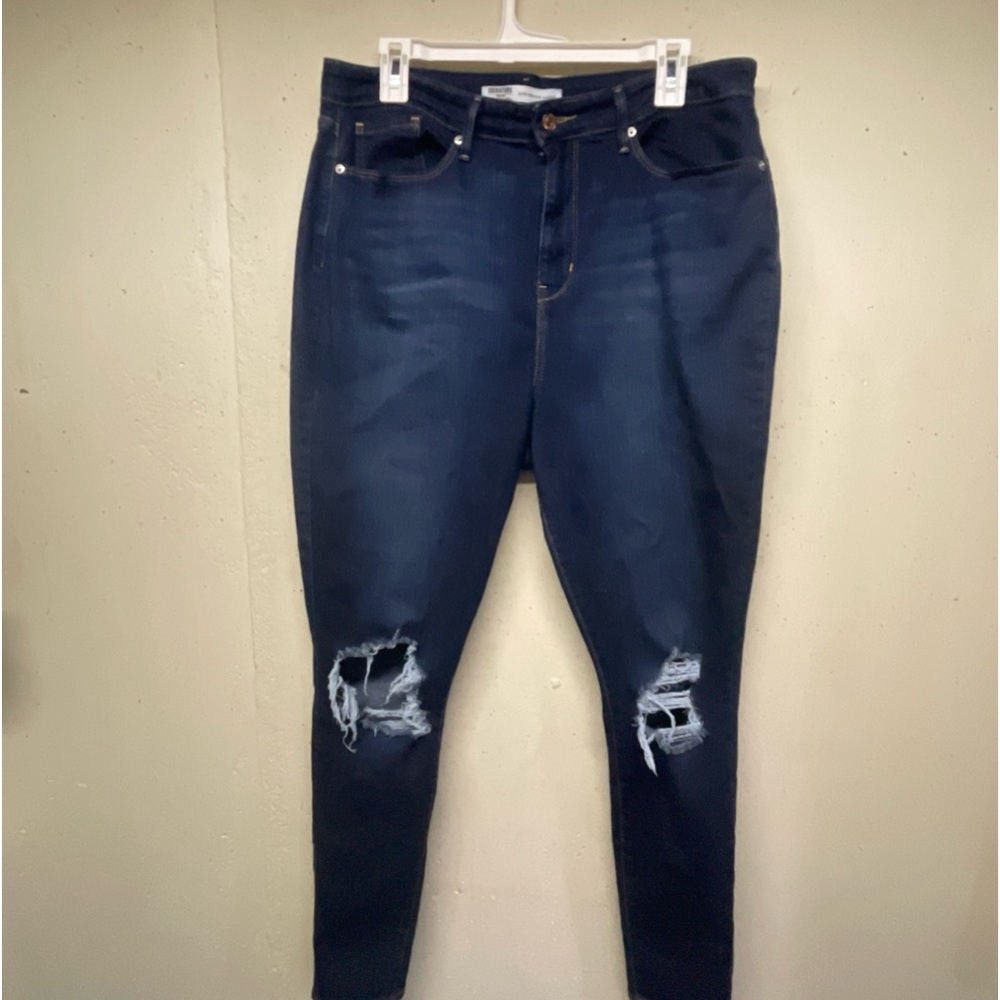 Signature By Levi Strauss  SZ 16M Ultra High-Rise Leggings Distressed